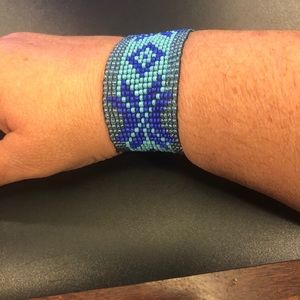 Stephan and co blue stretchy beaded bracelet Nwot